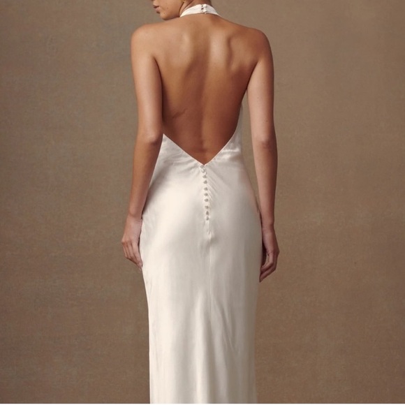 Meshki Elegant Cream Backless Gown - Picture 5 of 15